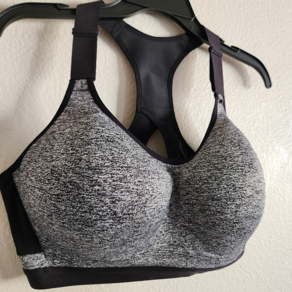 Victoria Sport Heathered Black and Gray Sports Bra 40 D - Picture 2 of 4